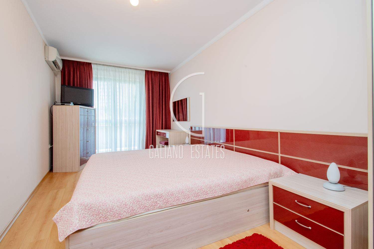 Функционален апартамент до Джеймс Баучер метростанция - 0