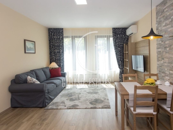 Чудесен тристаен апартамент в Докторски паметник - 0