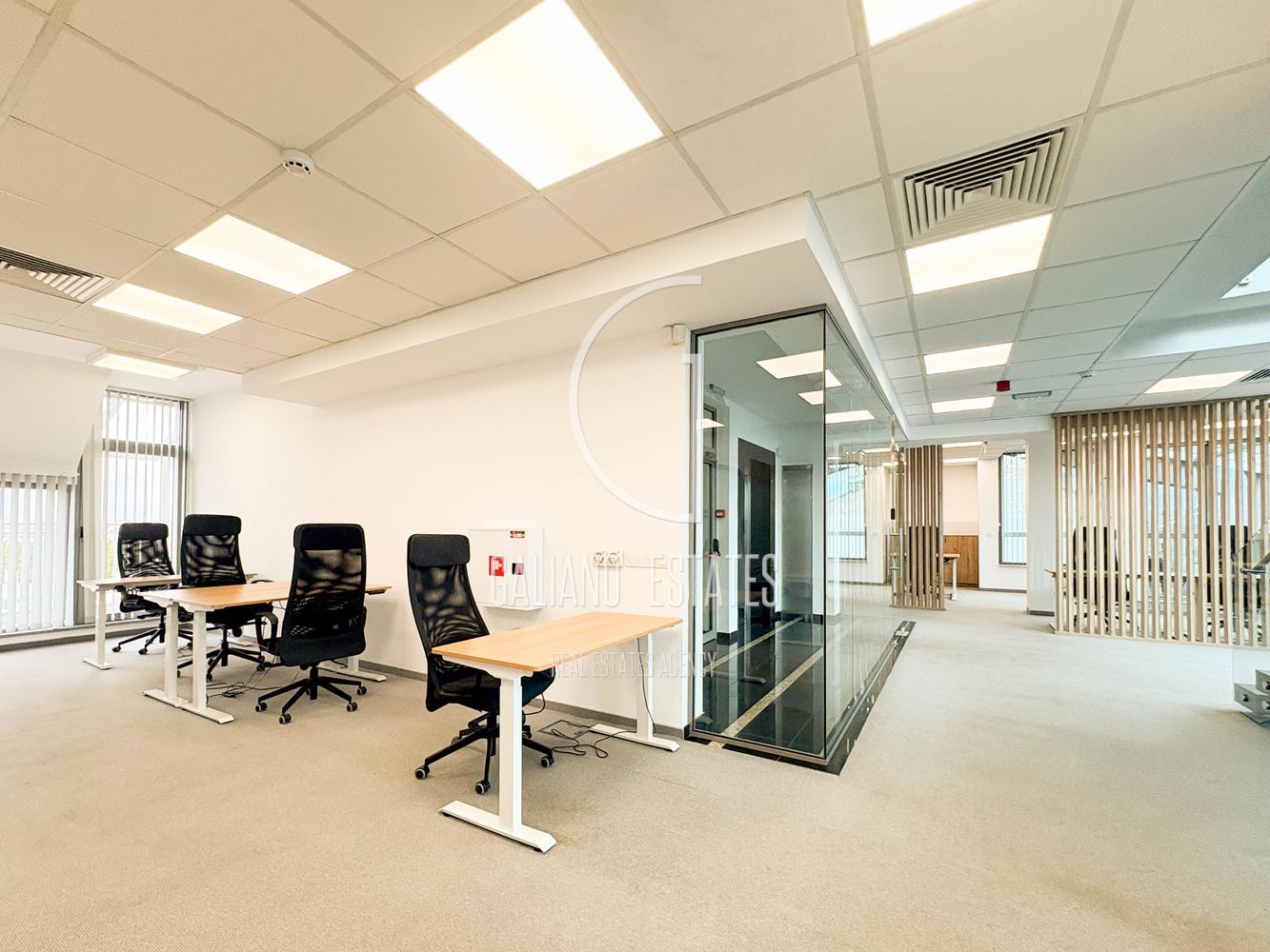 Панорамен офис в представителна сграда-0 Панорамен офис в представителна сграда - 0