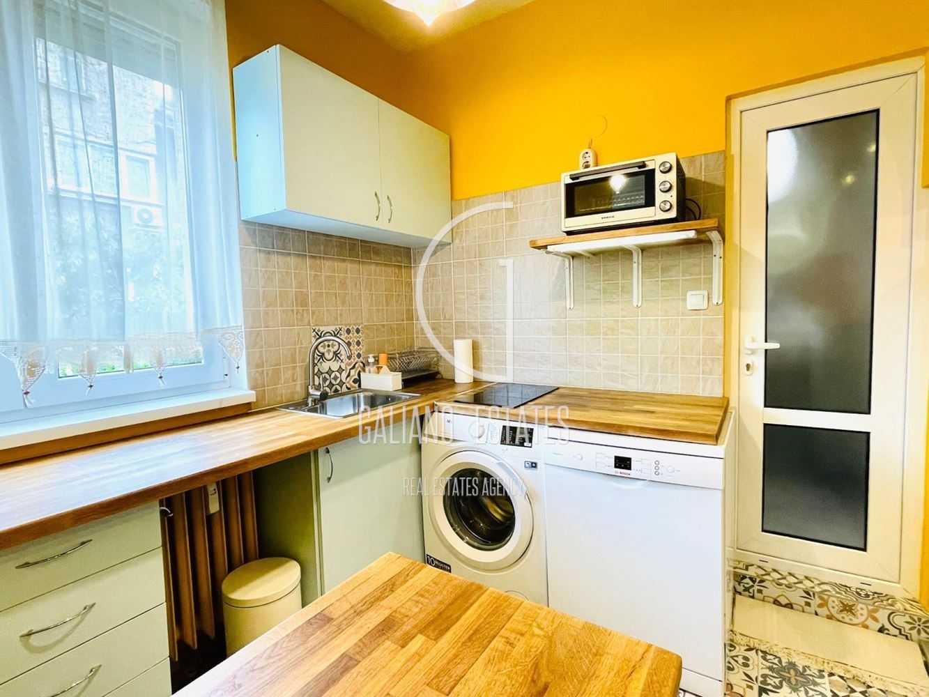 Двустаен апартамент в ТОП център - 0