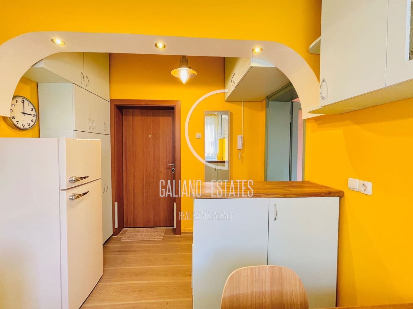 Двустаен апартамент в ТОП център - 0