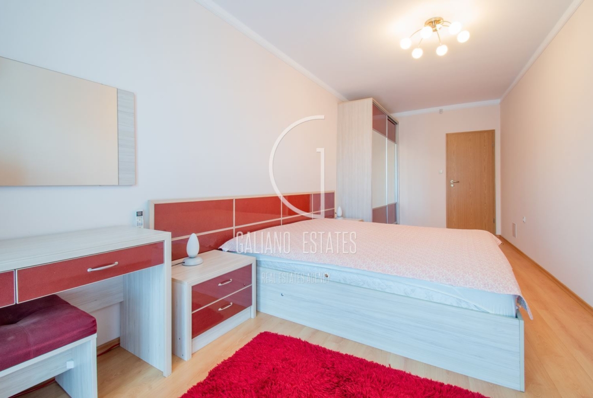 Функционален апартамент до Джеймс Баучер метростанция - 0