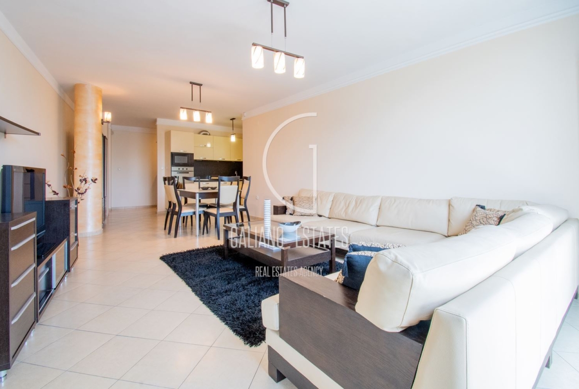 Функционален апартамент до Джеймс Баучер метростанция - 0