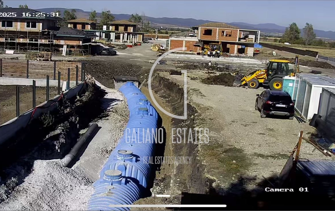 Къща в гр. Божурище - 0