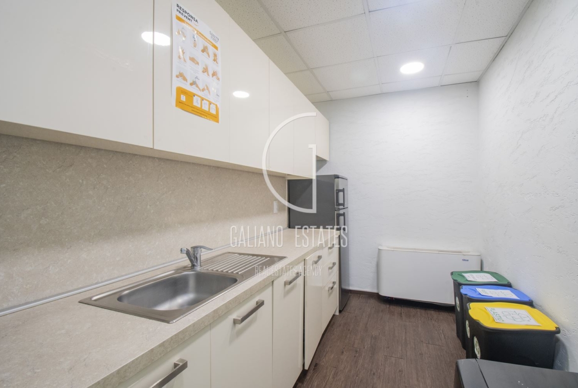 Просторен офис в бизнес сграда до Метростанция Жулио Кюри - 0