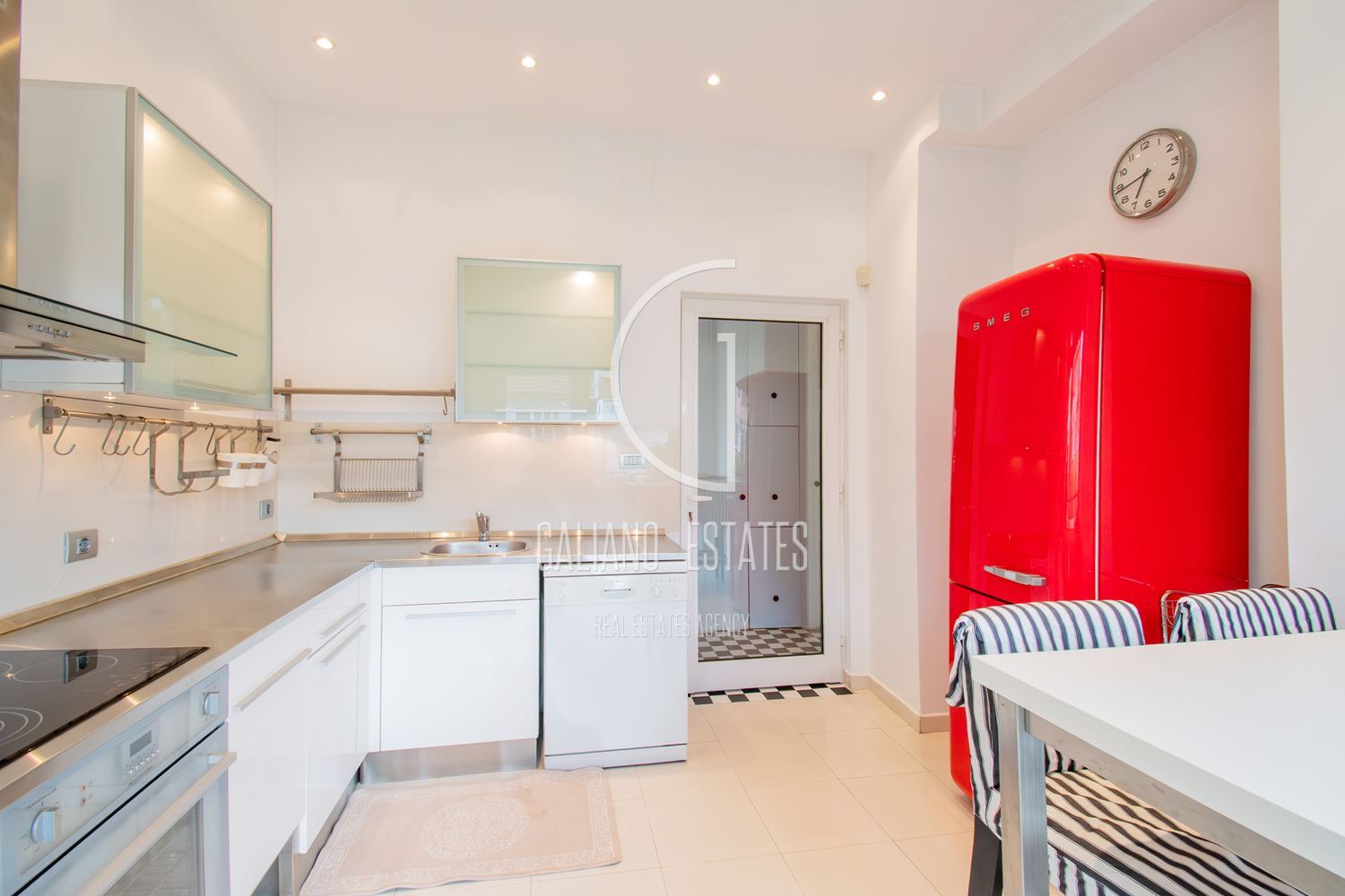 Просторен апартамент на метри от Витошка-0 Просторен апартамент на метри от Витошка - 0