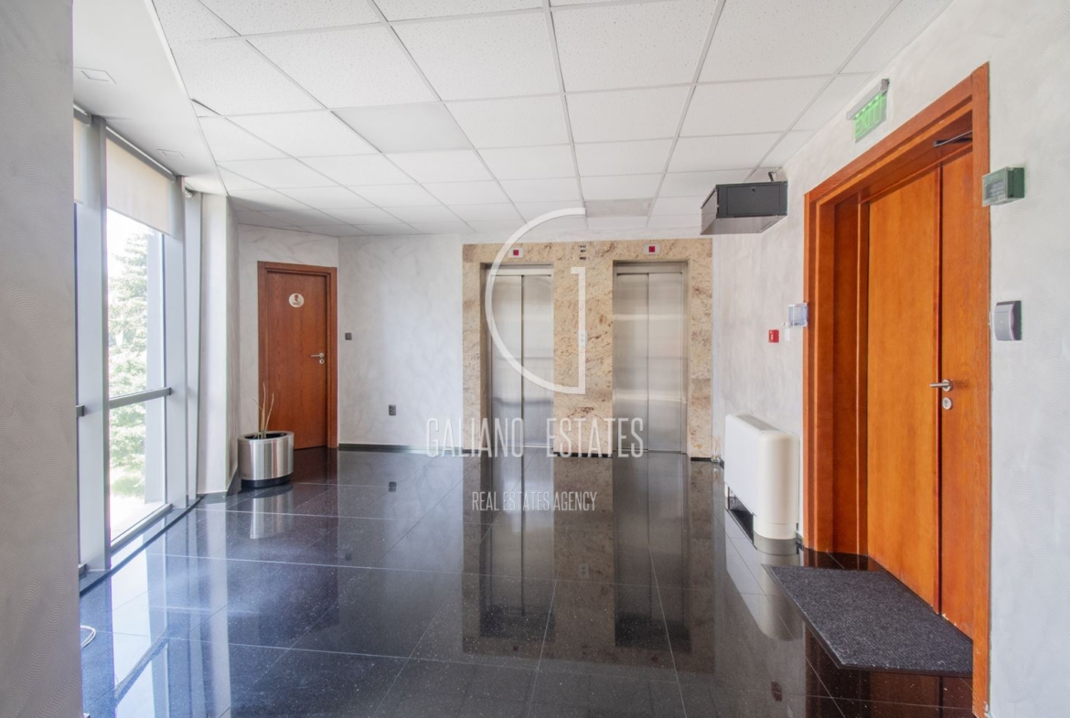 Просторен офис в бизнес сграда до Метростанция Жулио Кюри - 0