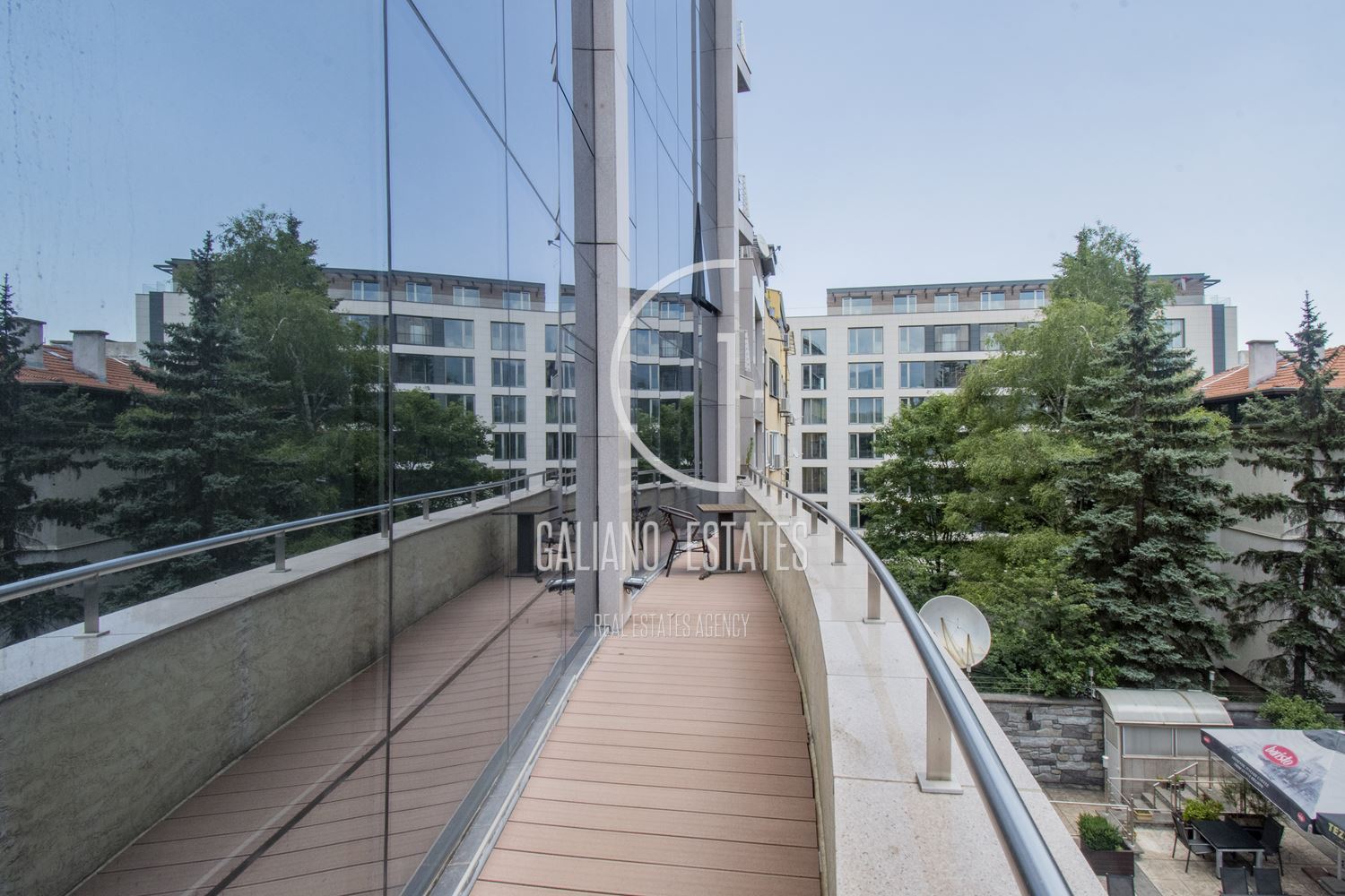 Просторен офис в бизнес сграда до Метростанция Жулио Кюри - 0