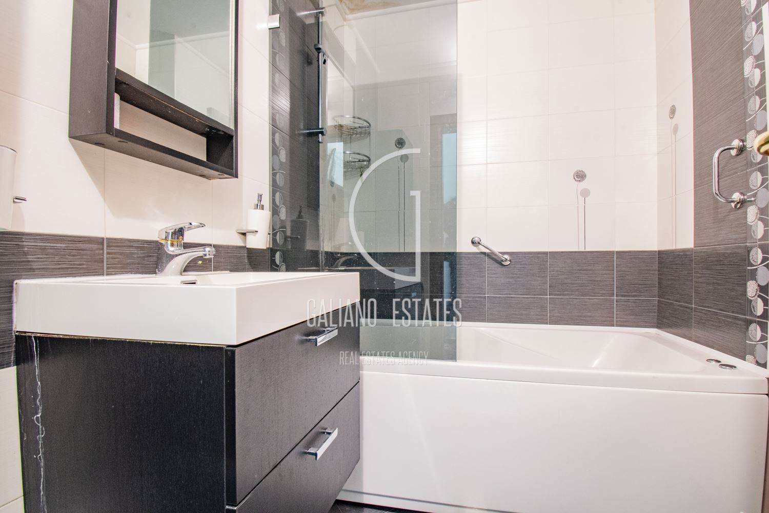 Property suitable for an office opposite Ivan Vazov National Theatre-0 Имот подходящ за офис срещу Народен театър Иван Вазов - 0