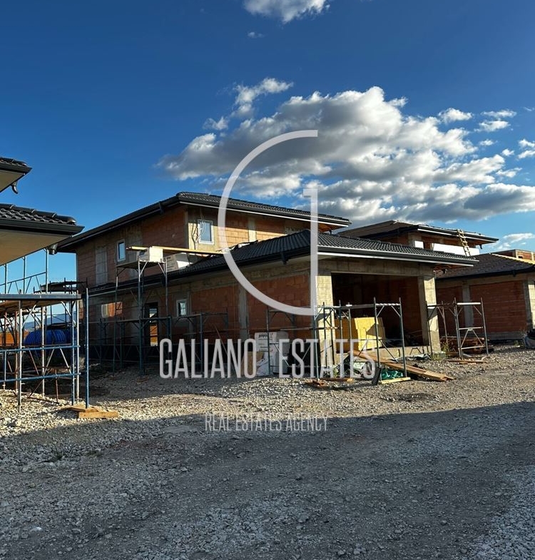 Къща в гр. Божурище - 0