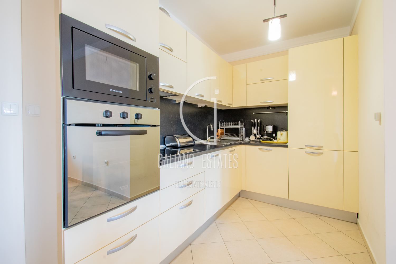 Функционален апартамент до Джеймс Баучер метростанция - 0