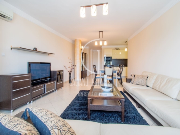 Функционален апартамент до Джеймс Баучер метростанция - 0