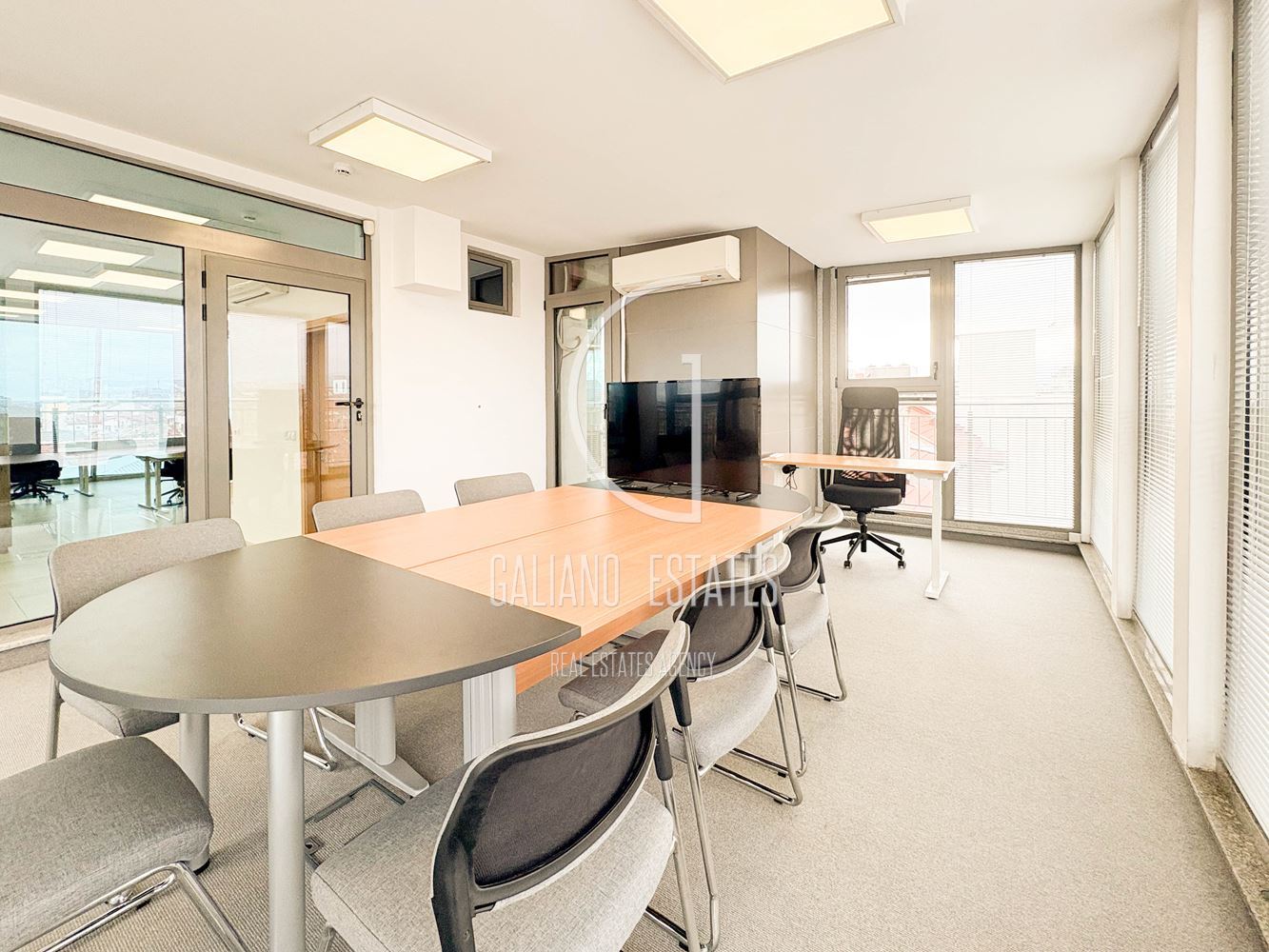 Панорамен офис в представителна сграда-0 Панорамен офис в представителна сграда - 0