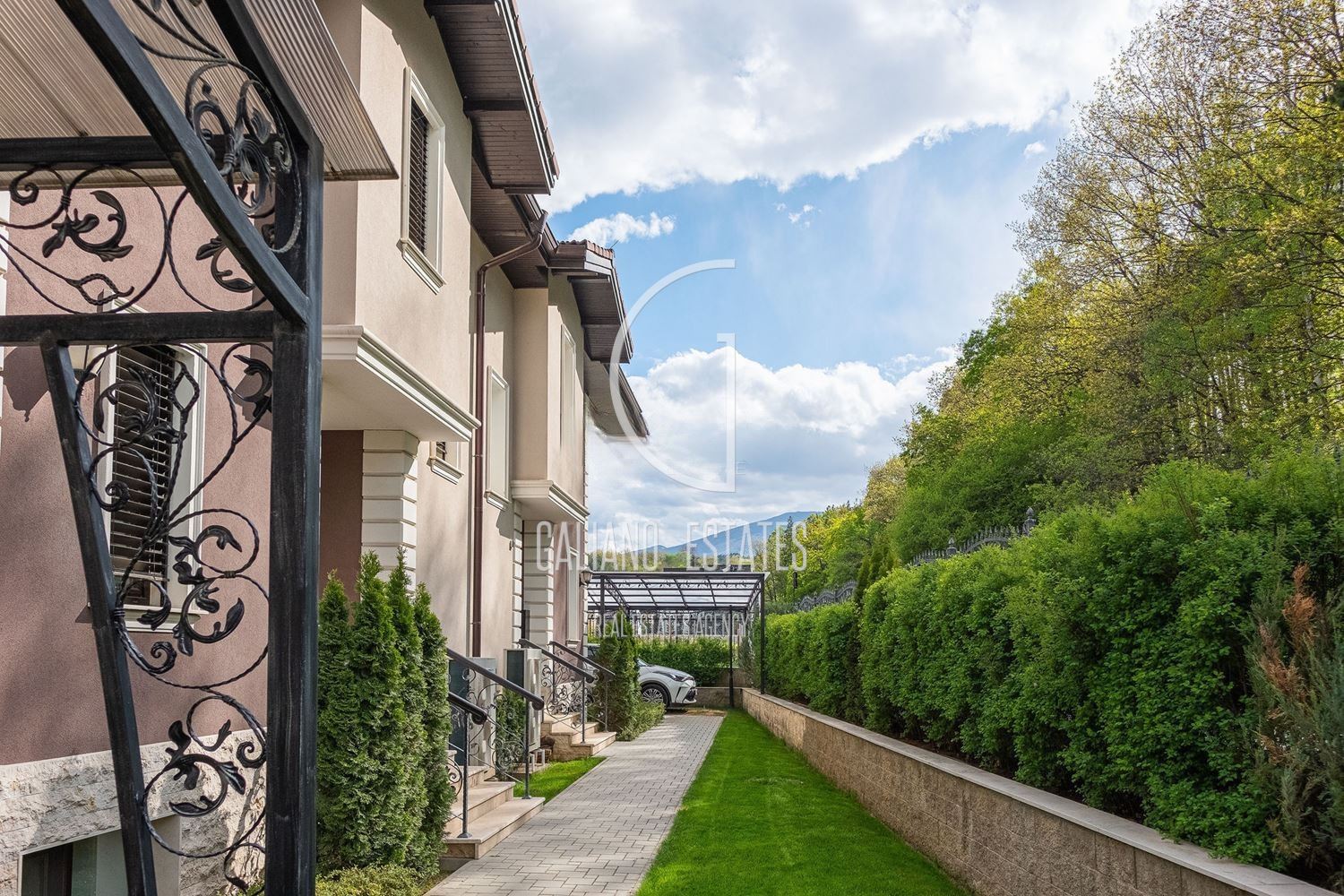 Stylish house in a gated community near the Anglo-American School-0 Стилна къща в затворен комплекс до Англо-Американското училище - 0