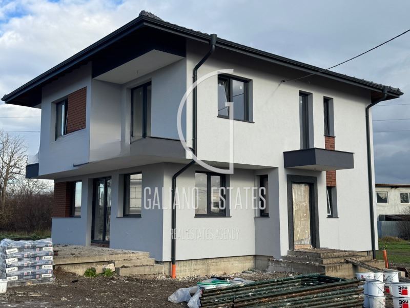 Еднофамилна къща в гр. Костинборд - 0