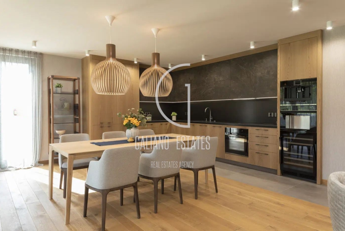 Модерен обзаведен апартамент с 3 спални и двор – 203 Residence - 0