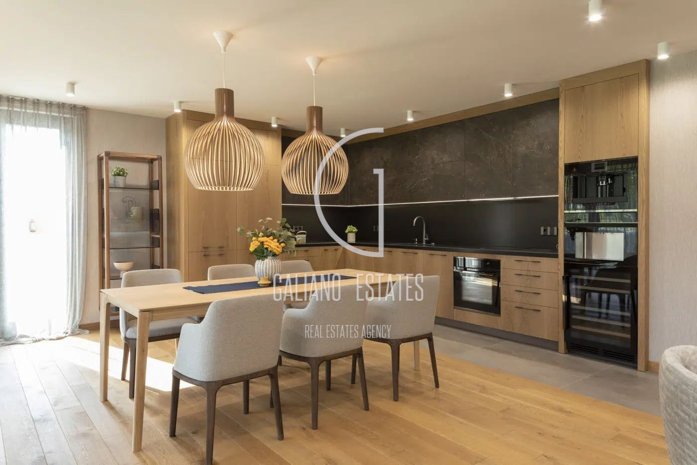 Модерен обзаведен апартамент с 3 спални и двор – 203 Residence - 0