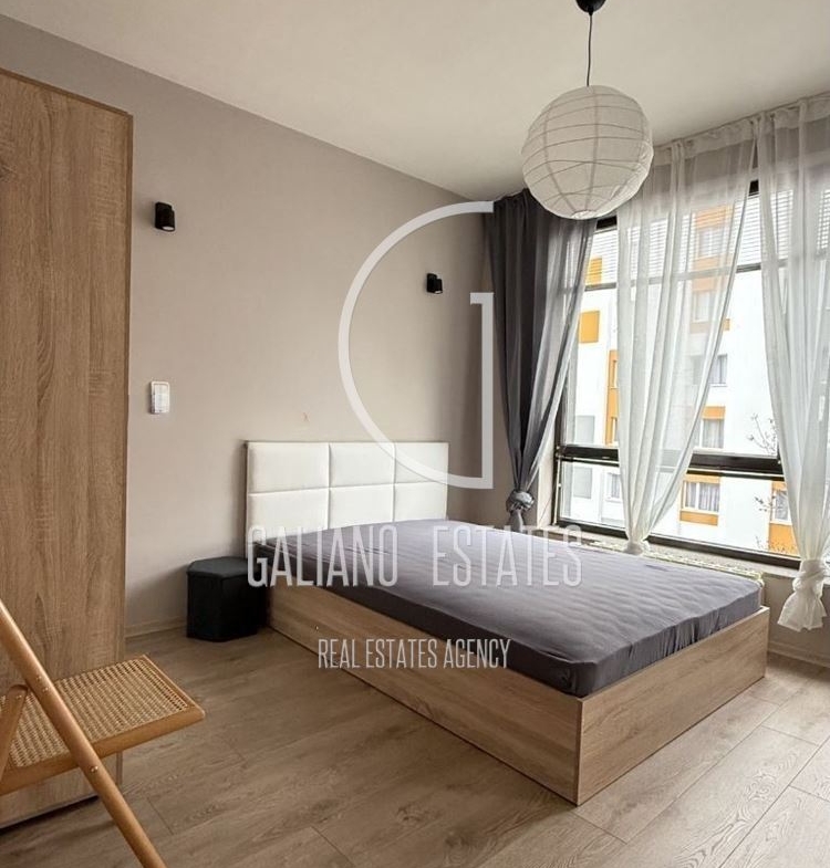 Тристаен апартамент в Студентски град - 0