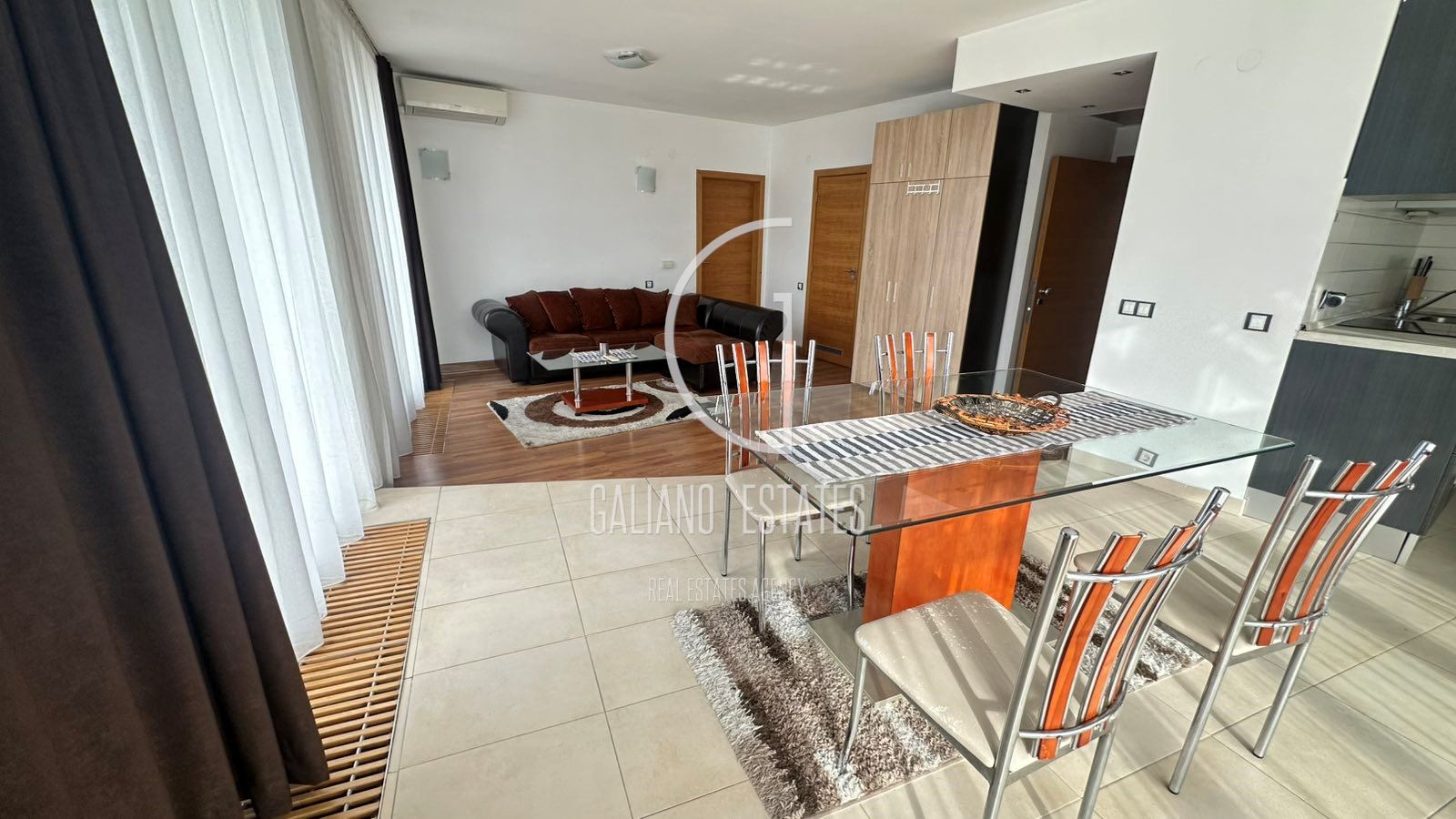 Двустаен апартамент в комплекс" Силвър Сити" - 0