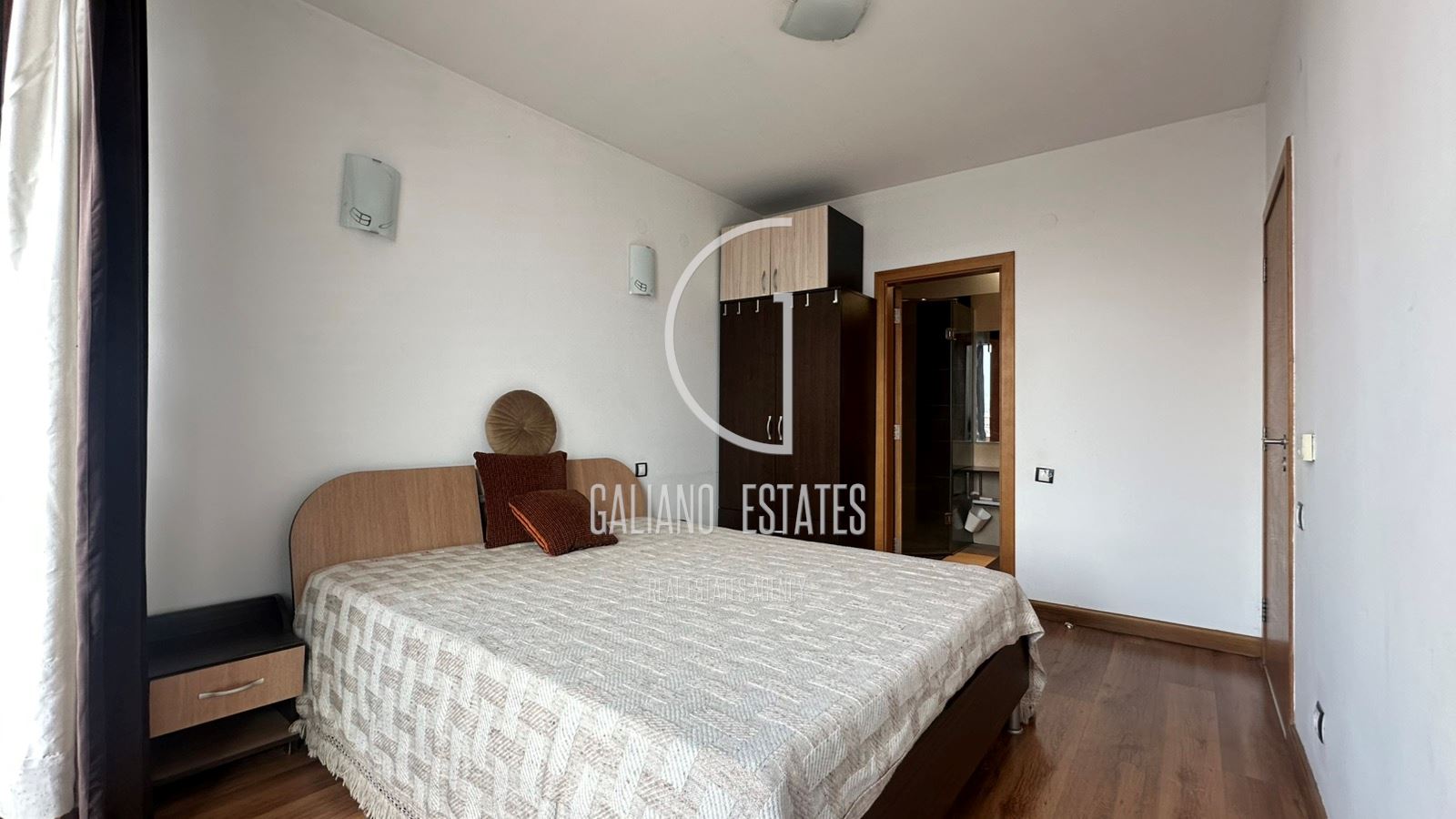 Двустаен апартамент в комплекс" Силвър Сити" - 0