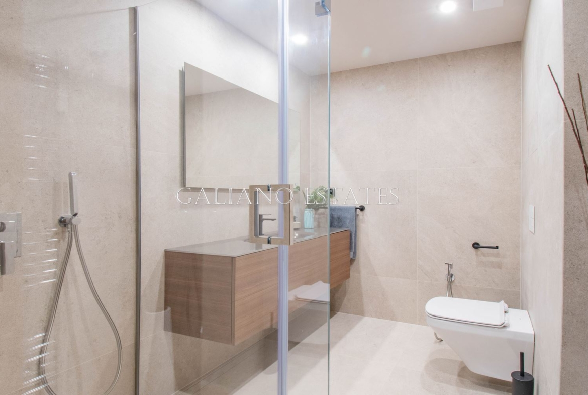 Модерен обзаведен апартамент с 3 спални и двор – 203 Residence - 0