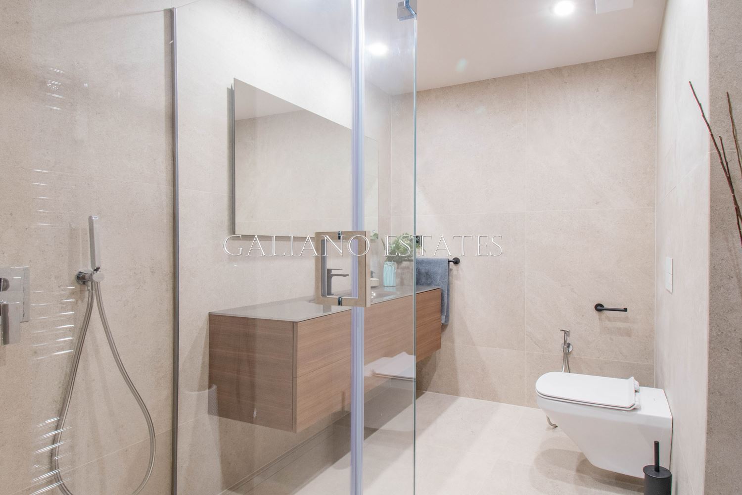 Модерен обзаведен апартамент с 3 спални и двор – 203 Residence-0 Модерен обзаведен апартамент с 3 спални и двор – 203 Residence - 0