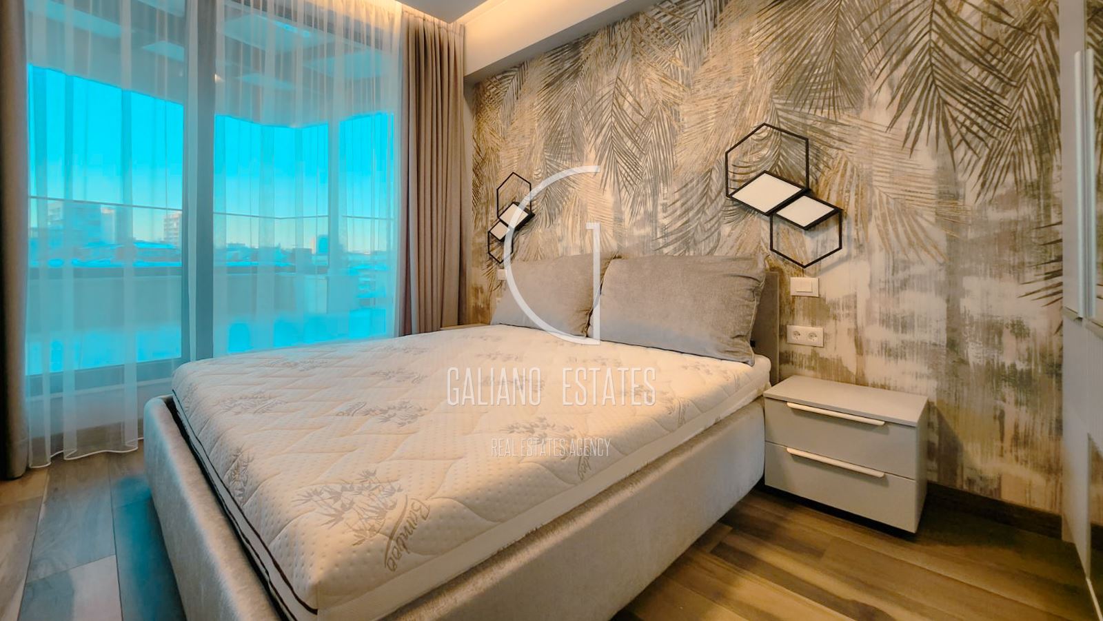 Ексклузивен дизайнерски пентхаус с панорамна тераса в кв. Изток - 0