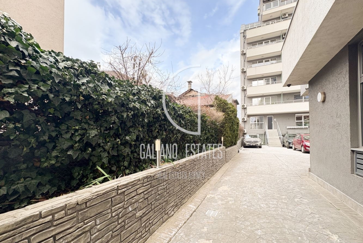 Просторен офис в бизнес сграда - 0