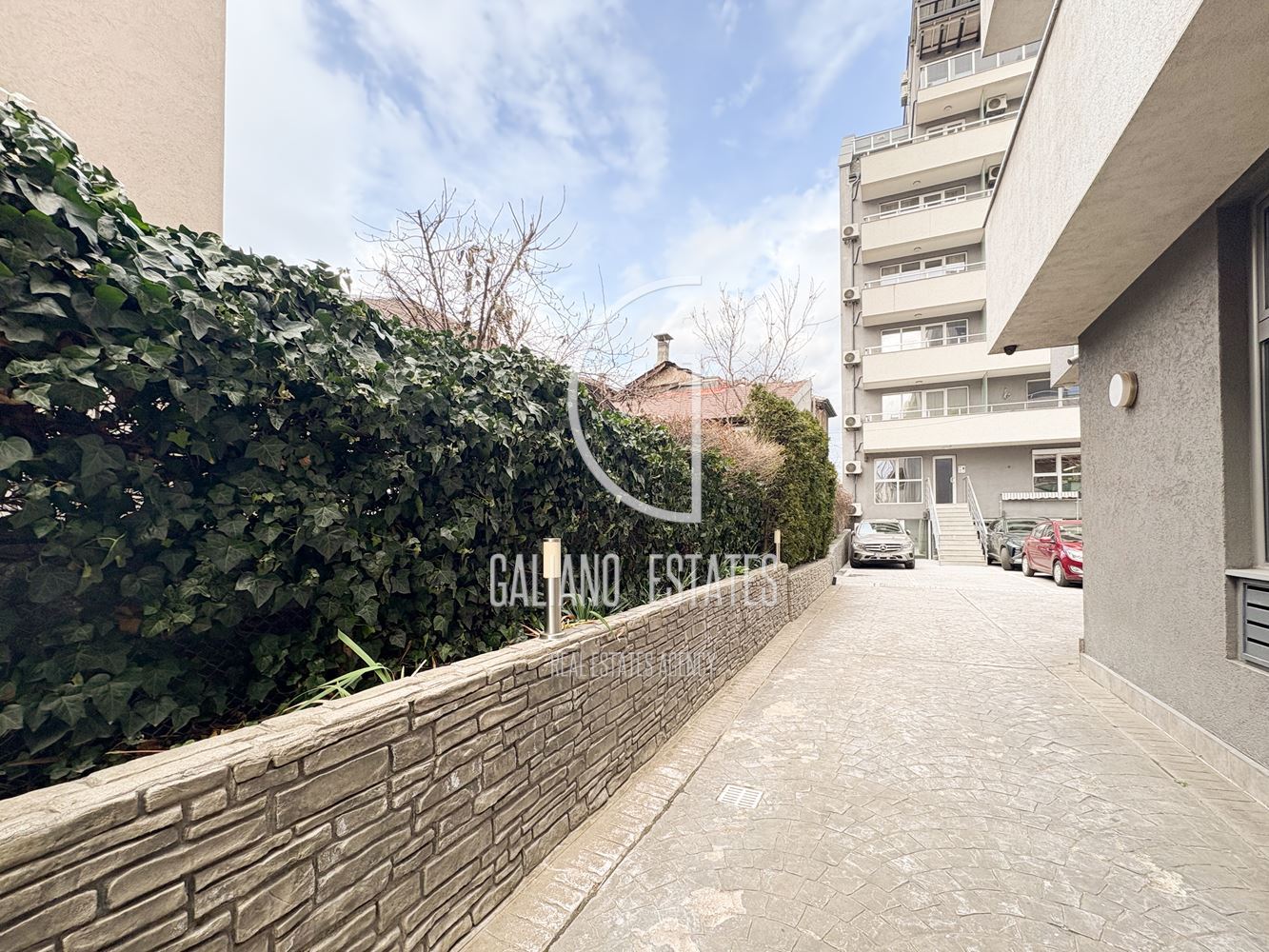 Просторен офис в бизнес сграда - 0