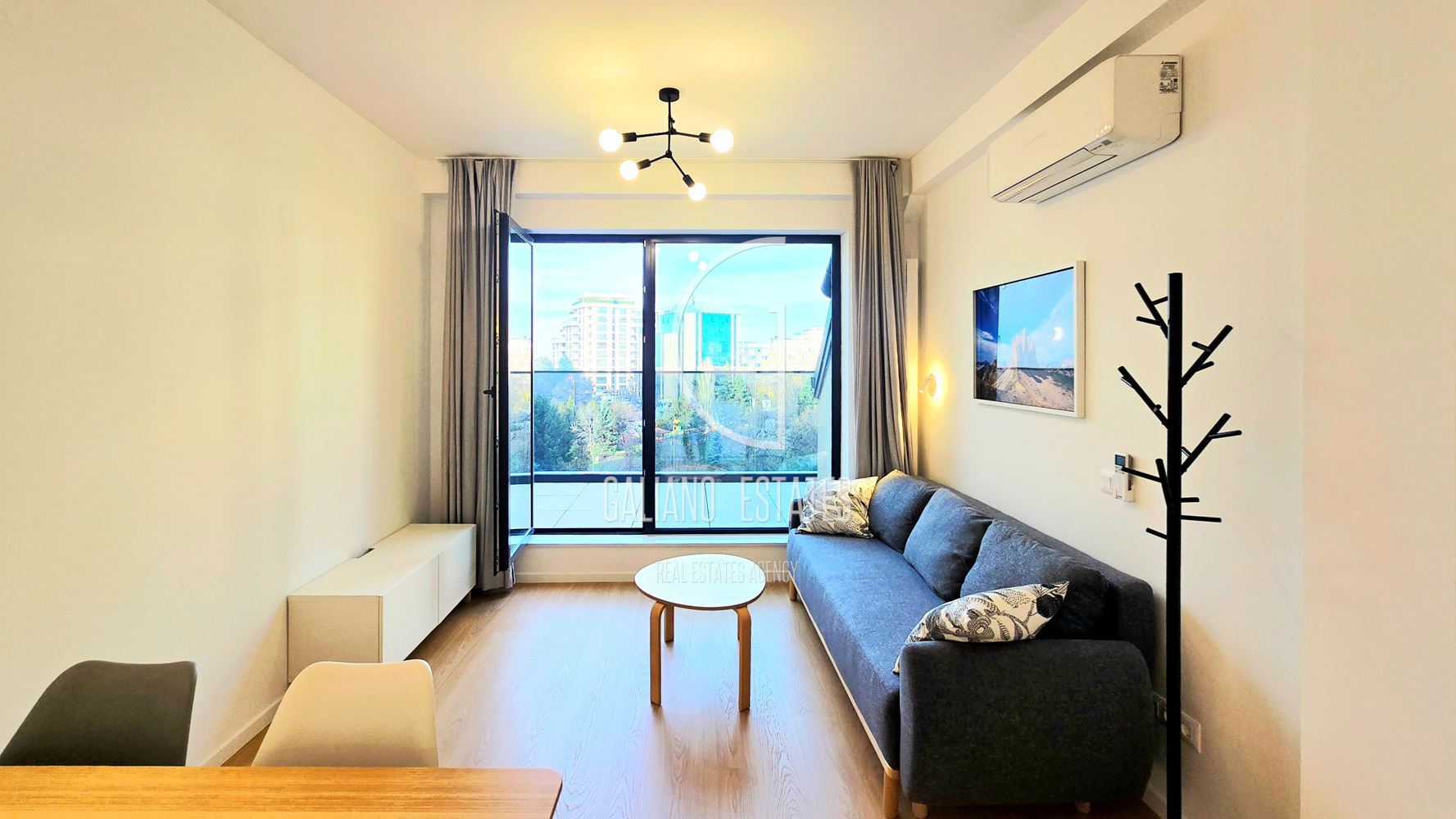 Уютен двустаен апартамент до метростанция Джеймс Баучер - 0