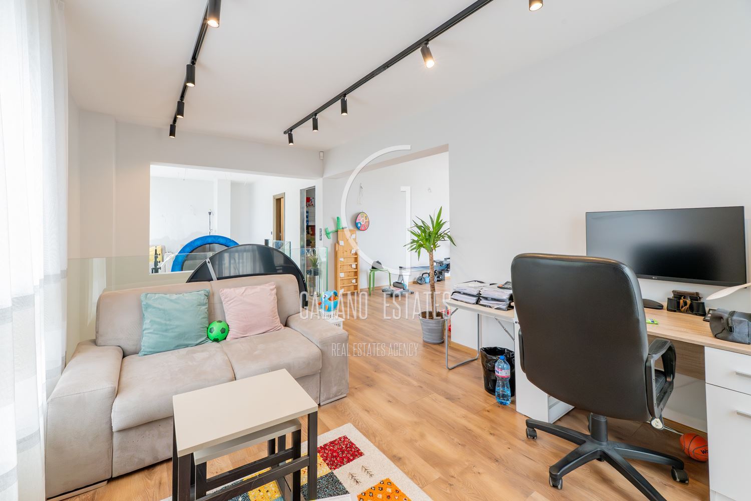 Мезонет с прекрасни тераси до парк - 0