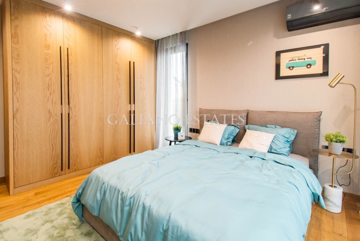 Модерен обзаведен апартамент с 3 спални и двор – 203 Residence - 0