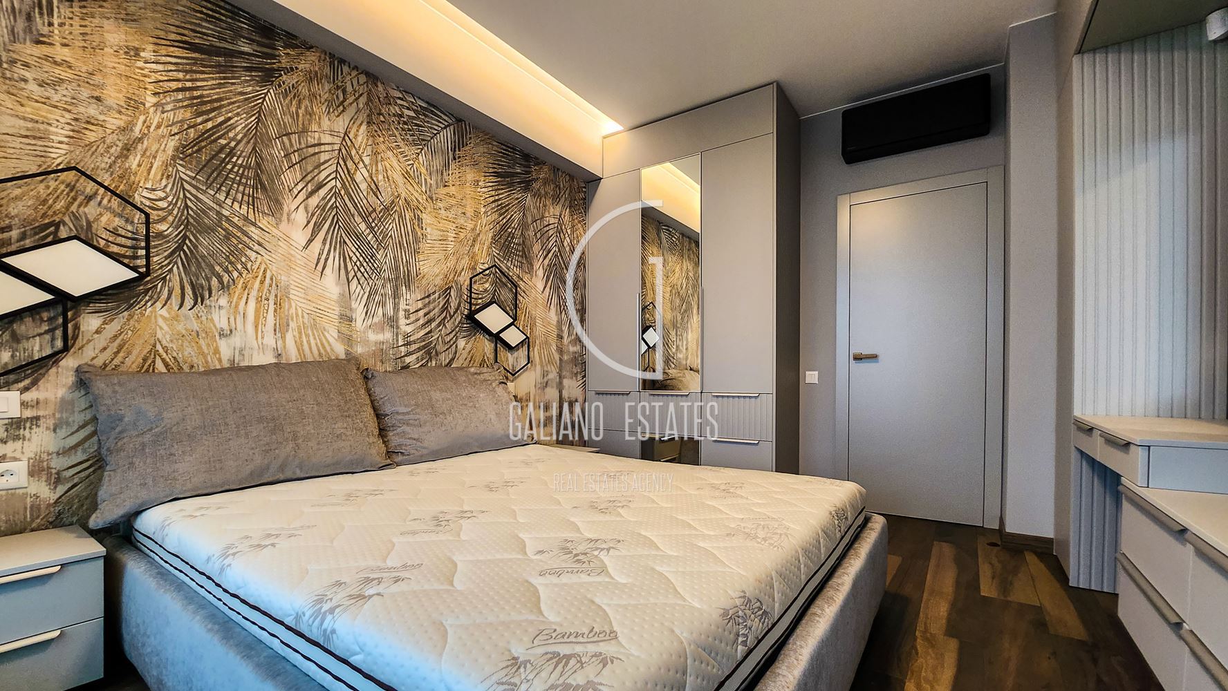 Ексклузивен дизайнерски пентхаус с панорамна тераса в кв. Изток - 0