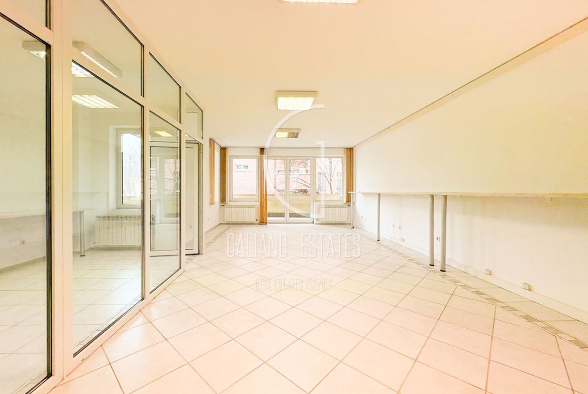 Просторен, светъл офис до метростанция Жулио Кюри - 0