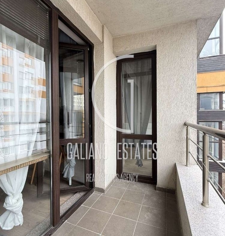 Тристаен апартамент в Студентски град - 0