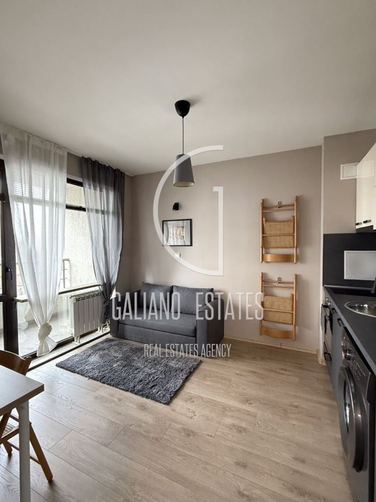 Тристаен апартамент в Студентски град - 0