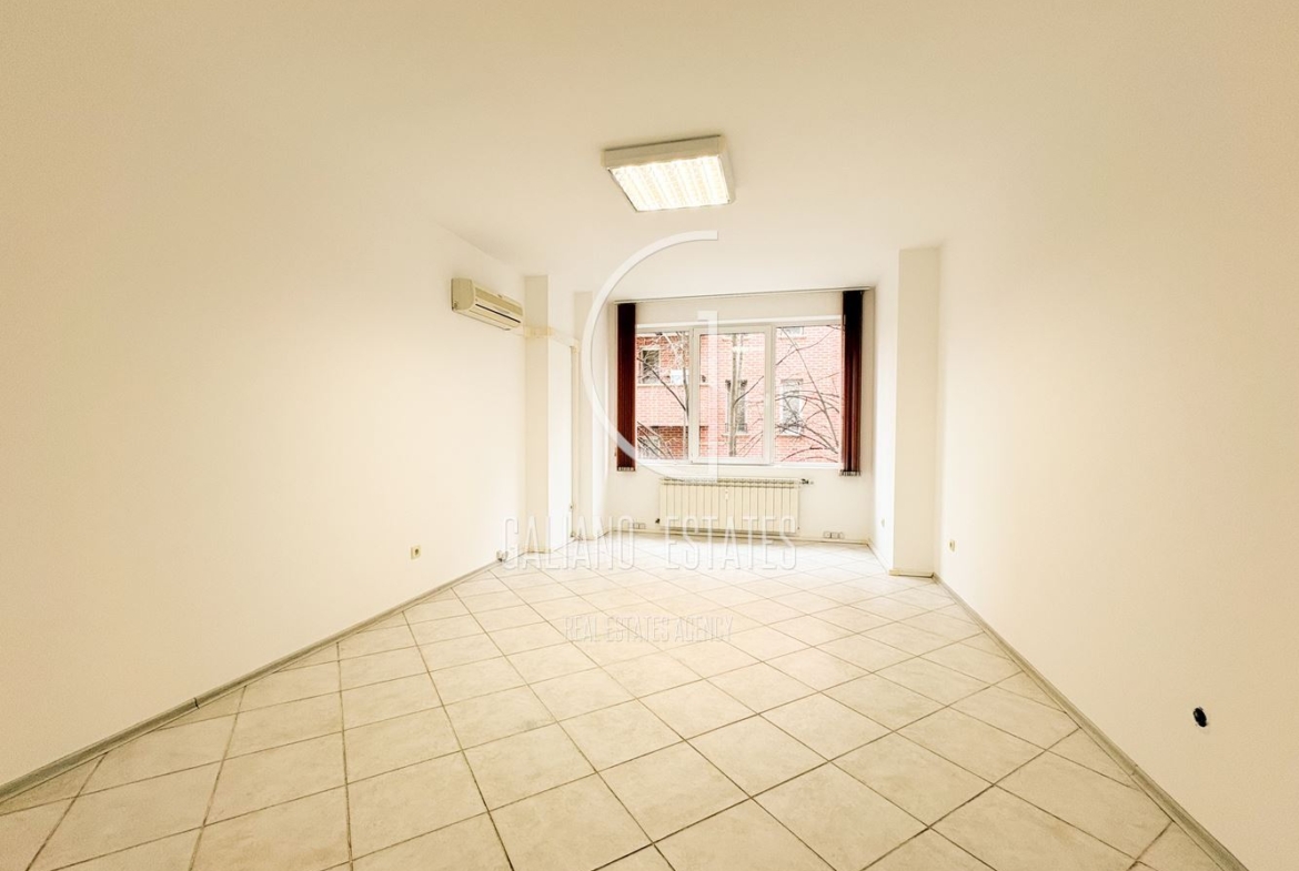 Просторен, светъл офис до метростанция Жулио Кюри - 0