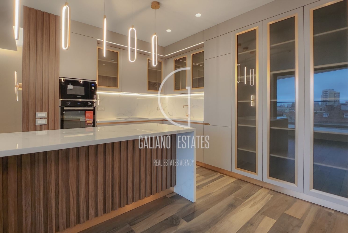 Ексклузивен дизайнерски пентхаус с панорамна тераса в кв. Изток - 0