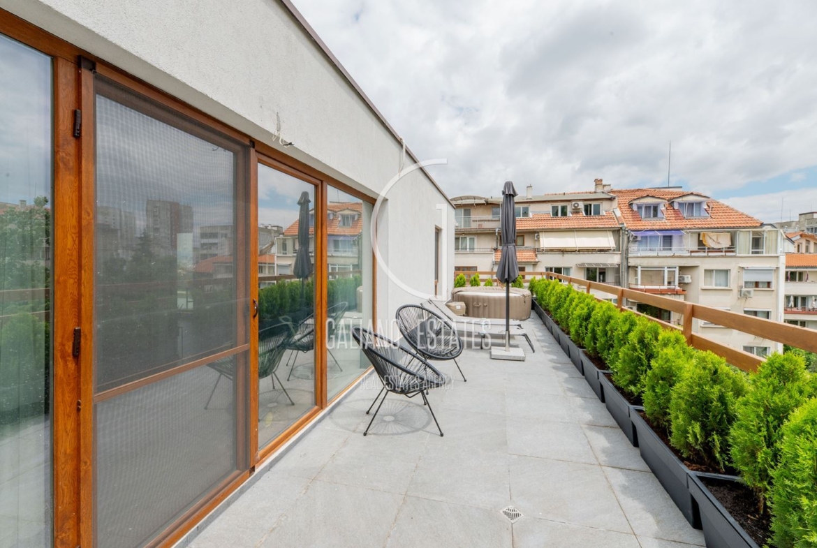 Мезонет с прекрасни тераси до парк - 0