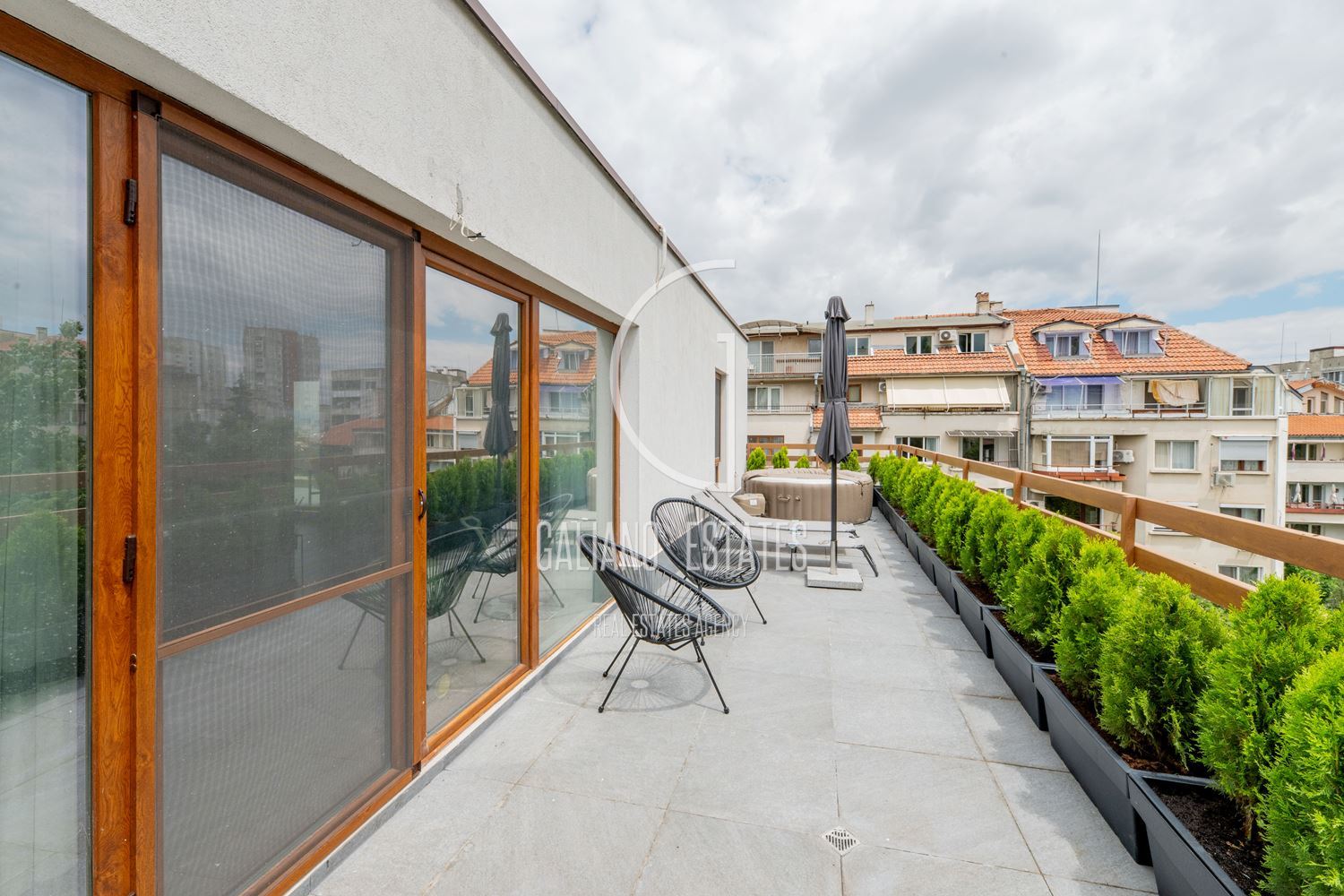 Мезонет с прекрасни тераси до парк - 0