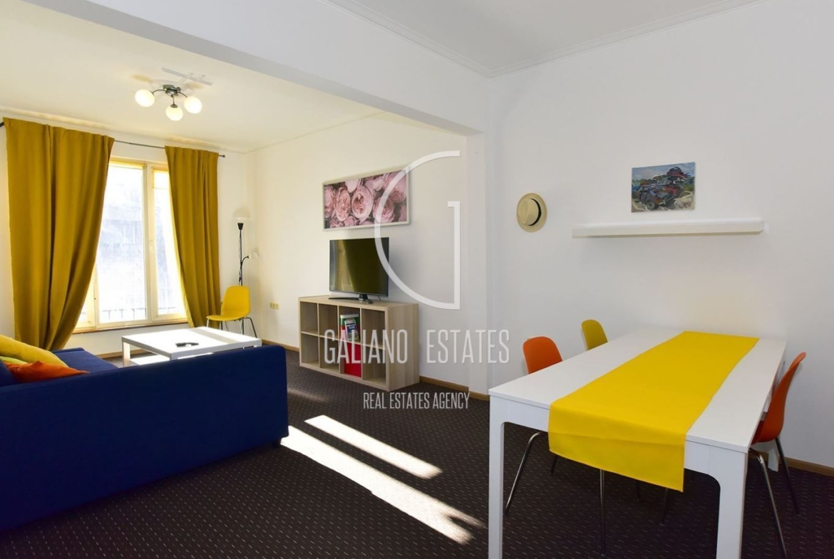 Просторен тристаен апартамент в Център - 0