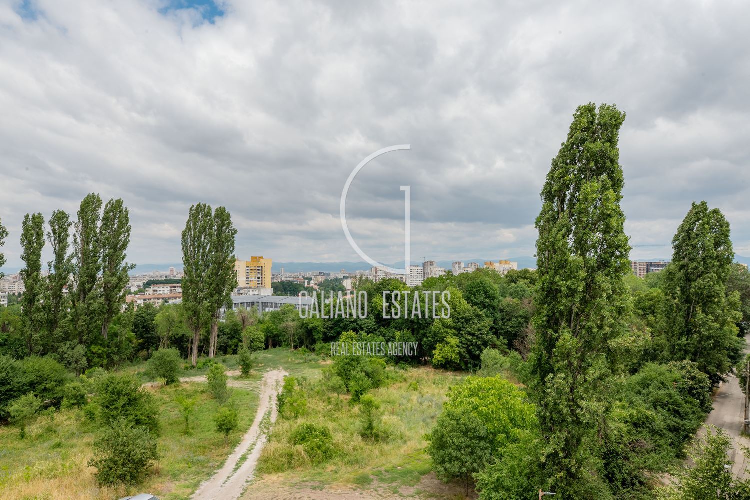 Мезонет с прекрасни тераси до парк - 0