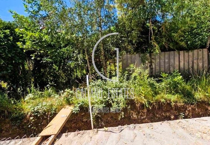 Южен тристаен апартамент със собствен двор в кв. Бояна - 0