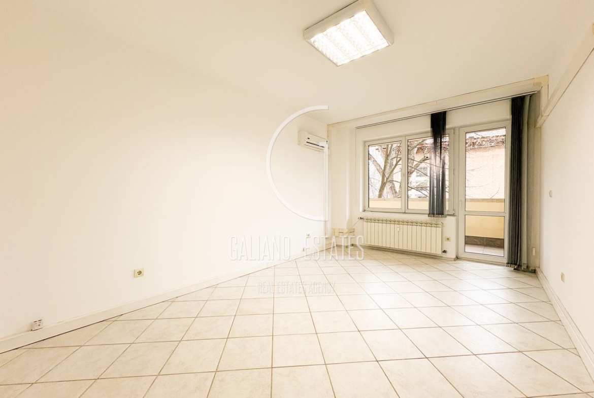 Просторен, светъл офис до метростанция Жулио Кюри - 0