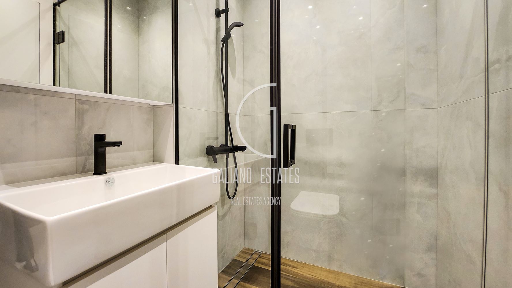 Ексклузивен дизайнерски пентхаус с панорамна тераса в кв. Изток - 0