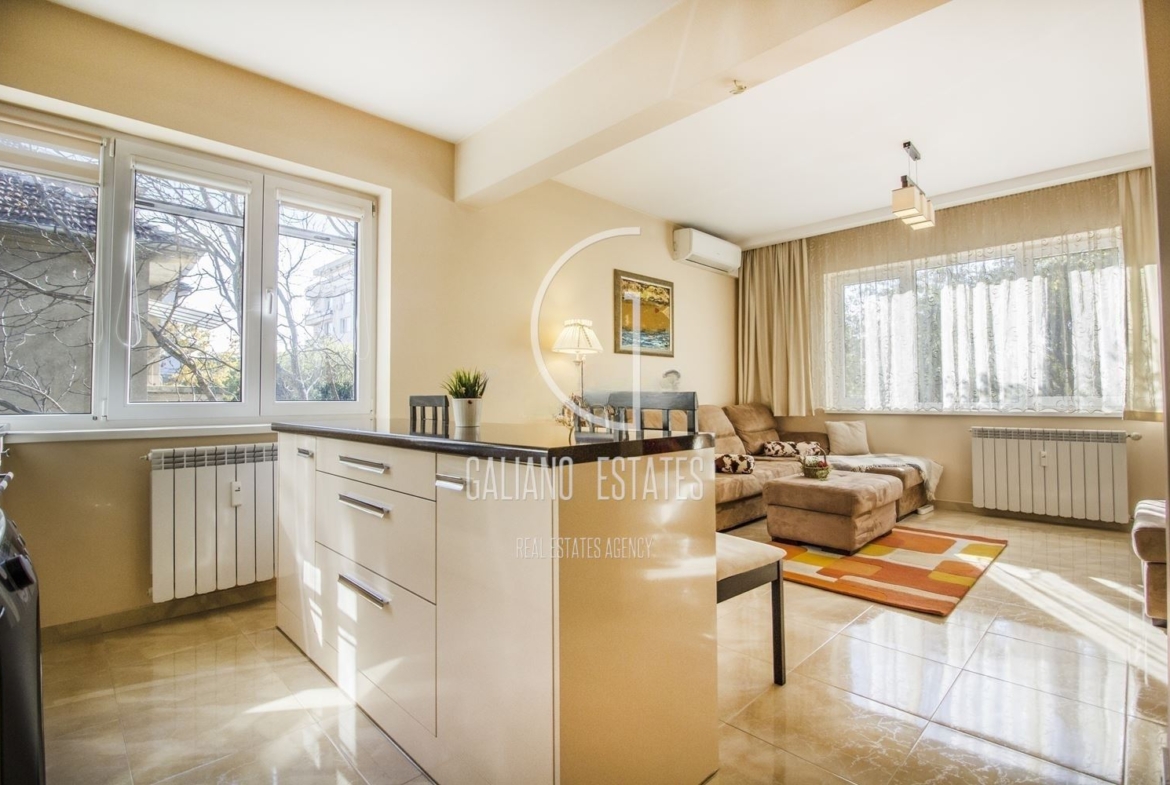 Уютен тристаен апартамент до ул. Любен Каравелов - 0