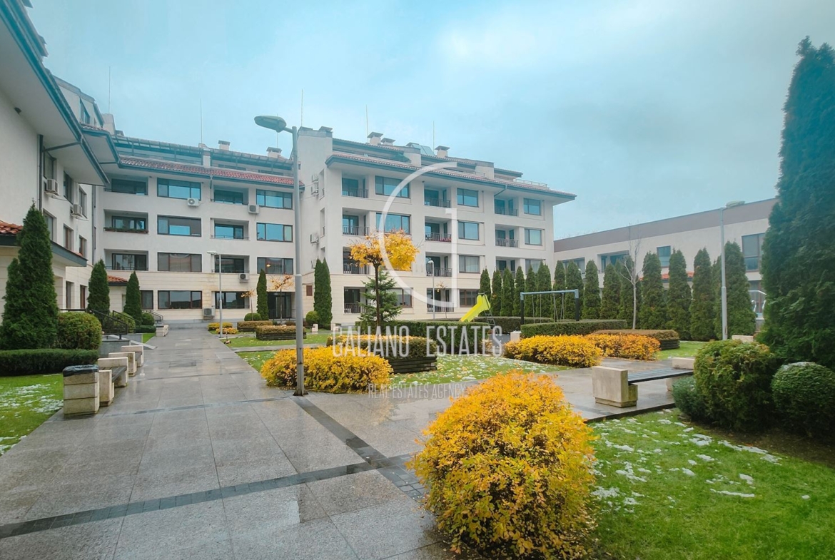 Четиристаен апартамент в затворен комплекс в местност Камбаните - 0