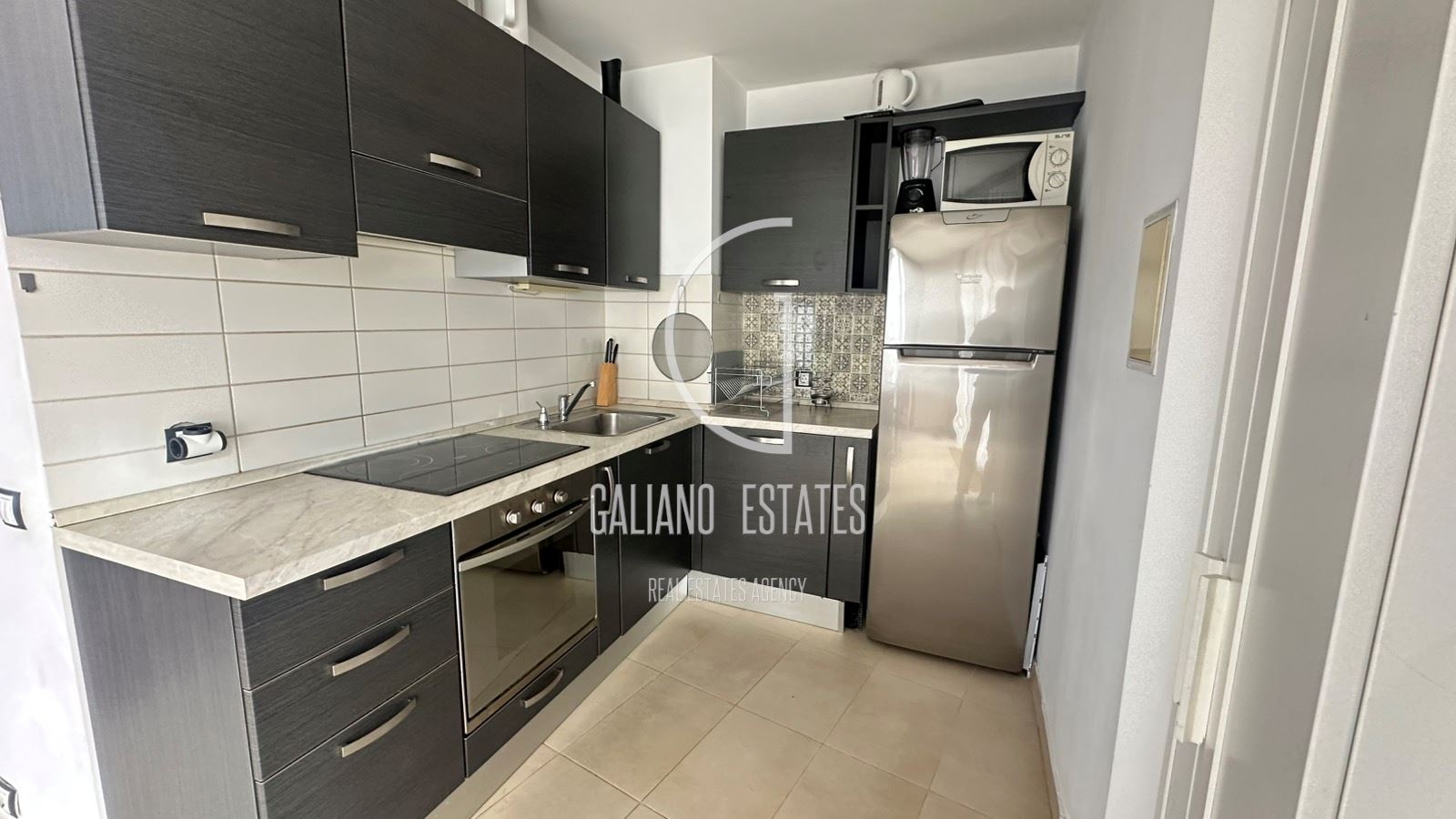 Двустаен апартамент в комплекс" Силвър Сити" - 0