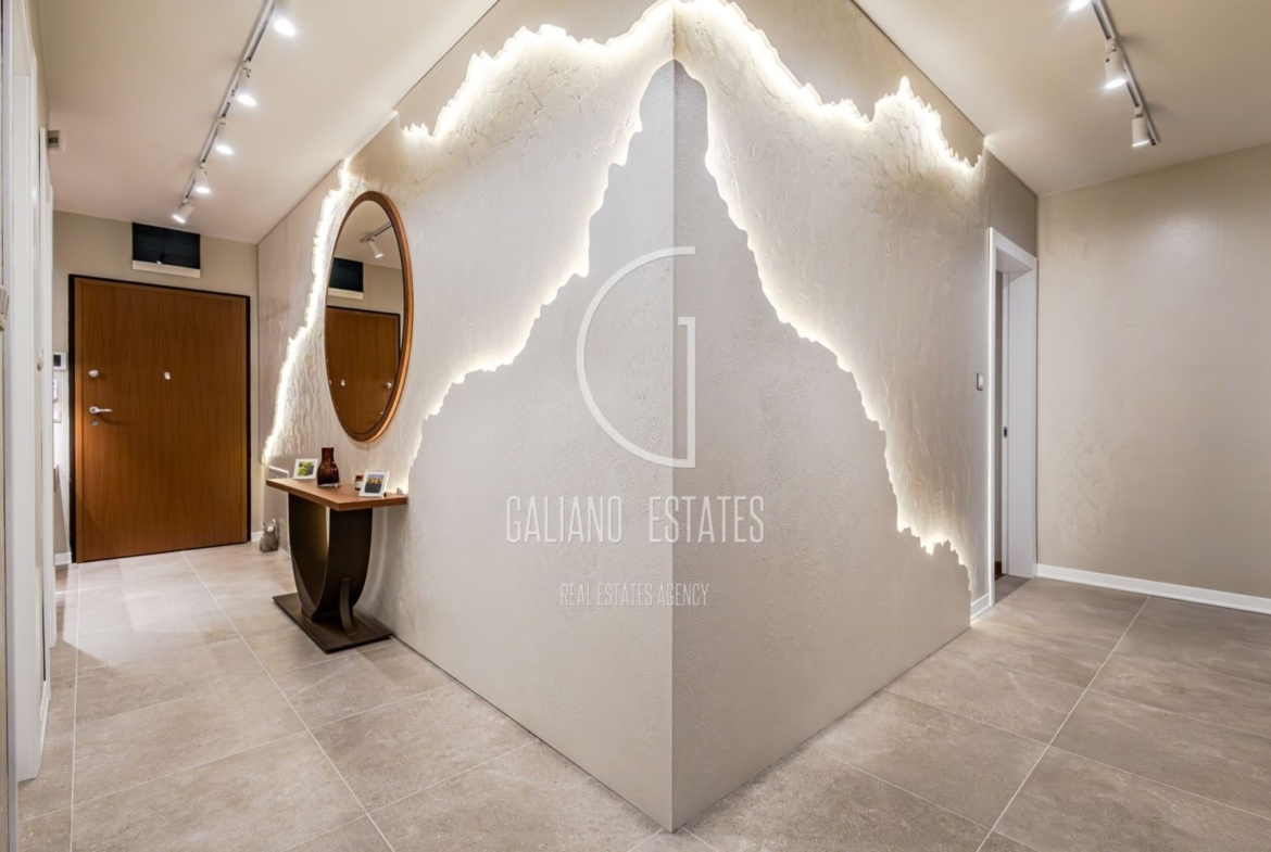 Изключителен четиристаен апартамент в емблематичната сграда в кв. Изток - 0