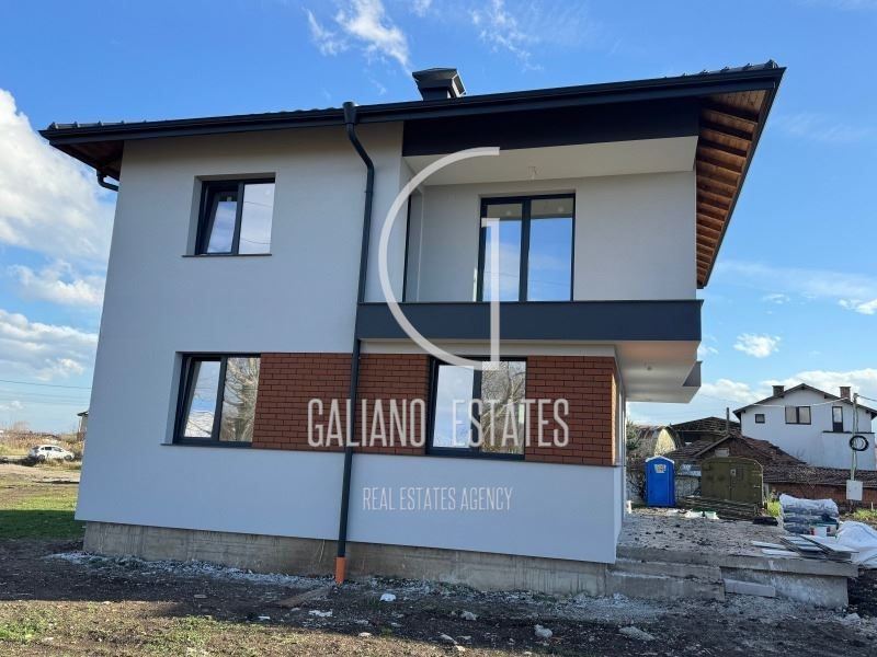 Еднофамилна къща в гр. Костинборд - 0